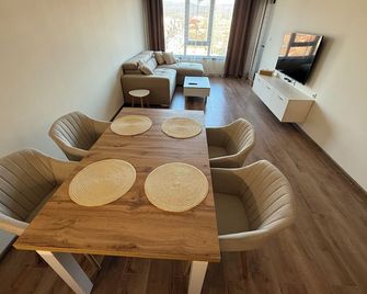 Panorama Luxury Apartments - Panagyurishte - Phòng ăn