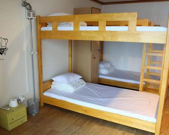 Yes Guesthouse - Hostel - Busan - Bedroom