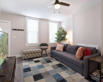 Cozy, Pet-Friendly Home in Pittsburgh South Side - Pittsburgh