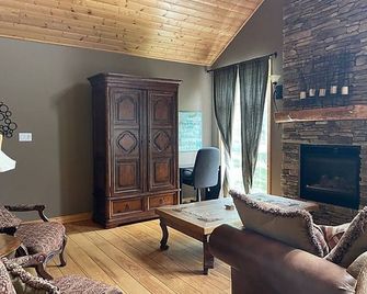 Cabin 240 - Dog friendly - Wasagaming - Living room
