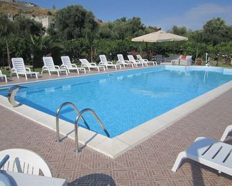 Il Sole Nascente - Furci Siculo - Piscina