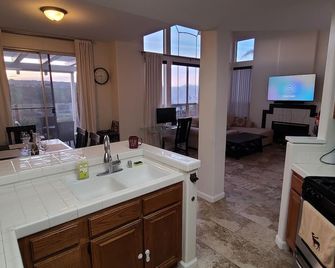 Entire Townhouse 2bed 2bath 3beds - Laguna Niguel - Kitchen