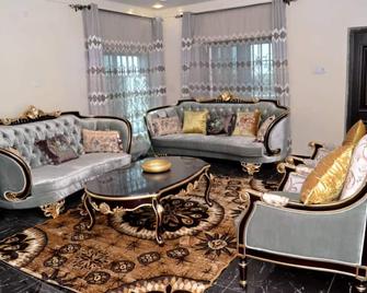 The Grand Garden Villa - 600 metres from Tanji Beach - Tanji - Sala de estar