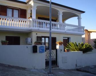 B&B La Collina - Posada - Gebäude