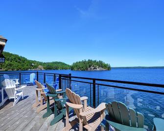 Beautiful Custom Built Muskoka Boathouse! - Windermere - Balcón