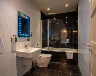 The Bull Inn - Bury St. Edmunds - Bathroom