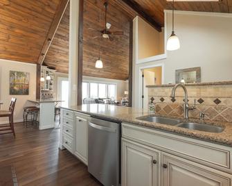 Fantastic Mountain & Valley Views! Top of the Mountain & Close to the Resort! - Nellysford - Kitchen