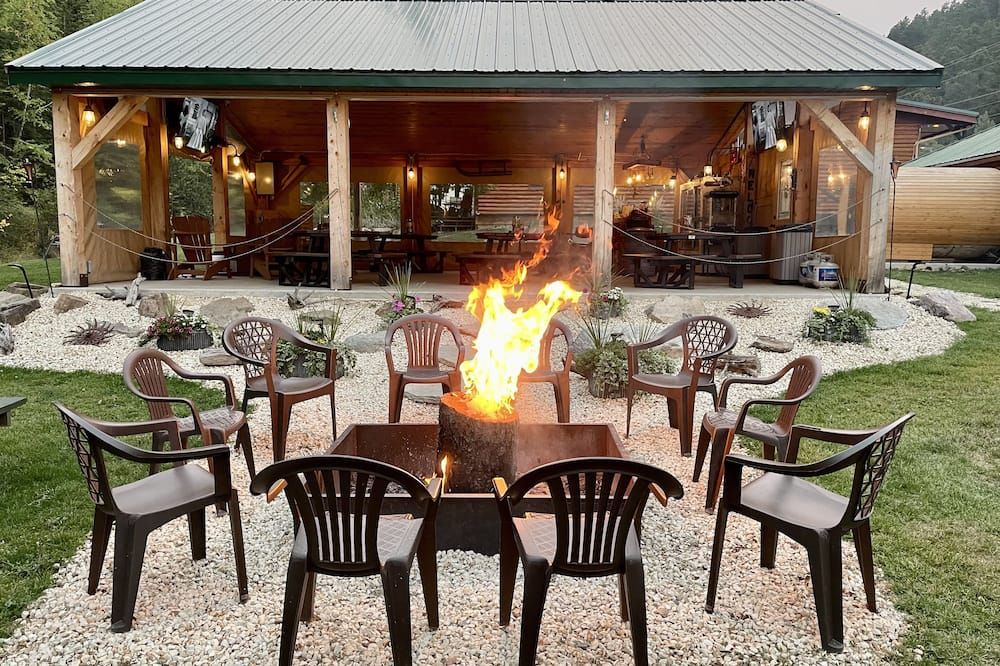 Whitetail Creek Resort - ליד - פטיו