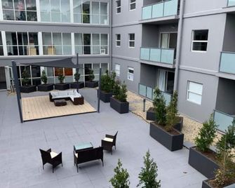 Burwood Serviced Apartments - Burwood - Binnenhof