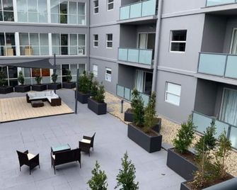 Burwood Serviced Apartments - Burwood - Patio