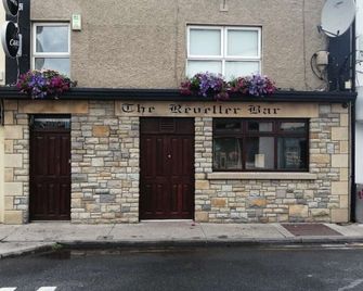 Reveller Bar Lodgings - Donegal - Clădire