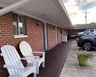 Travelers Inn Olney - Olney - Патіо