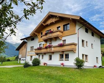 Schneiderhof - Ausserweerberg - Building