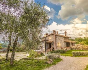intimate independent room for couples - Soriano nel Cimino - Edificio