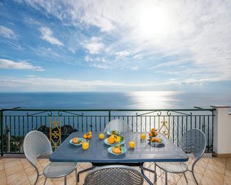 Raphael House, terrace with solarium and sea view - Conca Dei Marini - Balcony