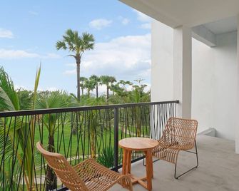 Palm Springs Bali Dive Resort - Abang - מרפסת