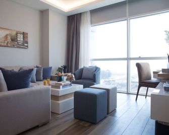 The Stay Furnished Apartments - Dbayeh - Вітальня