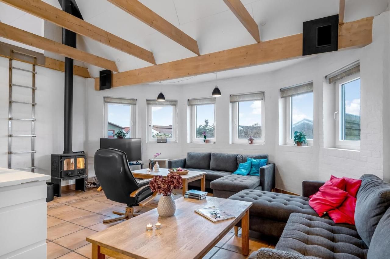 Large Holiday Home With Pool And Spa In The Middle Of Blokhus Town, Close To The North Sea – Blokhus