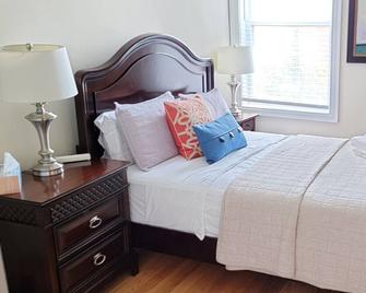 Convention Center/Logan Circle Large Cozy House. - Washington, D.C. - Bedroom