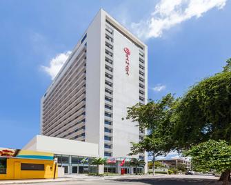 Ramada Hotel & Suites Campos Dos Goytacazes - Campos - Building