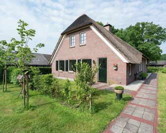Farmhouse in Rheeze near Forest and Meadows - Hardenberg