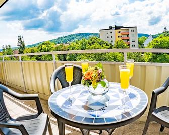 Vacation apartment in Würzburg city with balcony incl. parking in front of the door - Wurzburgo - Balcón