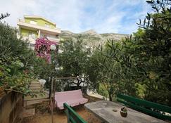 Apartments and rooms JoviZe - free parking - Makarska - Balcony