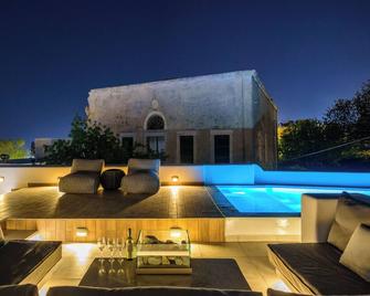 Secret Spot Luxury Villa | Private Pool | Jacuzzi | Fira Town - Fira - Piscine