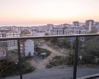 Luxury Apartment With All Social Activites And Full Furniture In Alanya - Avsallar - Balkon