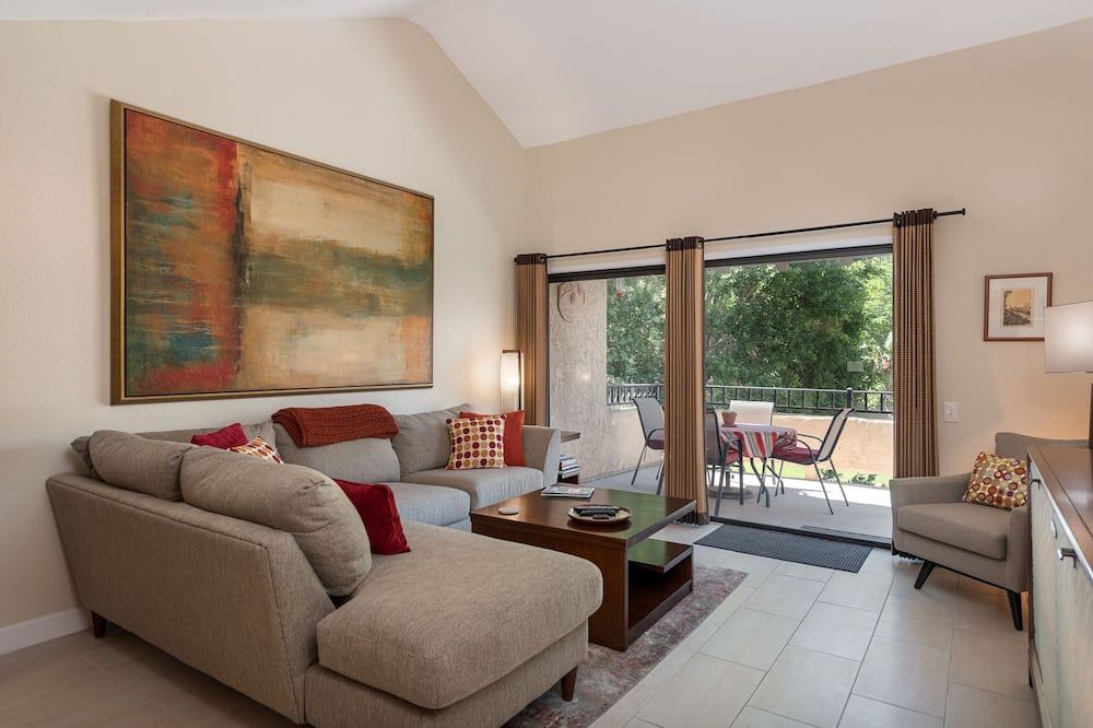 New Listing! Remodeled Condo in Perfect Location - Palm Springs - Sala de estar