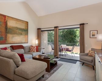 New Listing! Remodeled Condo in Perfect Location - Palm Springs - Sala de estar