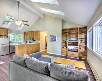 Peaceful Nashville Hideaway Near State Parks! - Nashville - Kitchen