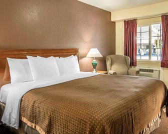 Rodeway Inn Medford South I-5 - מדפורד - חדר שינה