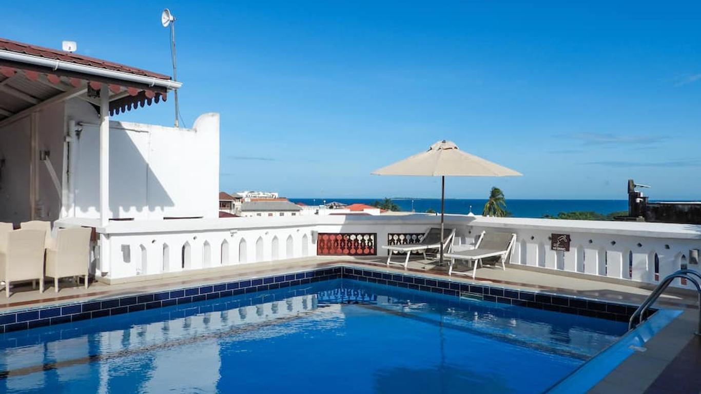 Maru Maru Hotel