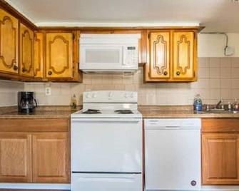 Sanitized Hip East Nashville Apartment - Nashville - Kitchen