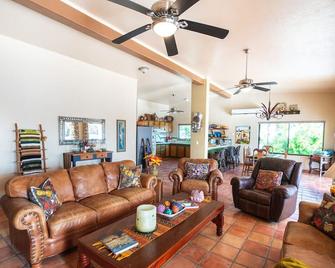 LPG- Pool Oasis, Close to the Beach and Pickleball - Los Barriles - Living room