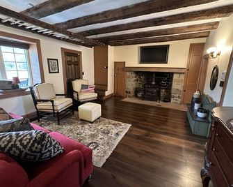 Historic Gettysburg Farmhouse - Gettysburg - Living room