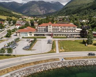 Grand Hotel Skei - Unike Hoteller - Skei - Building