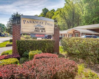 Parkway Inn - Waynesville - Budova