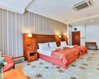 Kings Park Hotel - Podgorica - Ložnice