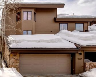 Lakeside Deer Valley Townhome w/ Pool and Hot Tub! Skier Shuttle to DV - Park City - Building