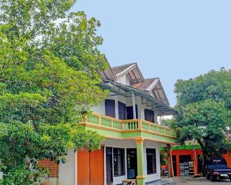 Spot On 92856 Home Stay Syariah Aom Kusman - Pelabuhanratu - Edificio