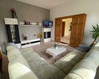 Vacation apartment at Krähebach - Holiday apartment - online - Lutherstadt Wittenberg - Wohnzimmer