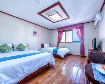 Beach Story Hotel - Jeju City - Bedroom