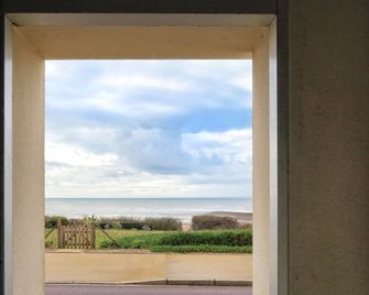 A 2 pas de la mer - Plage à 50m - Barneville-Carteret - Balcony