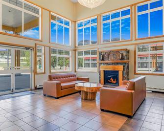 Days Inn by Wyndham Golden - Golden - Lobby