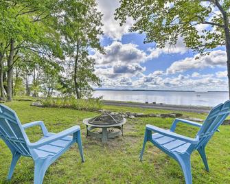 Cozy Lake Champlain Cottage with Private Beach! - North Hero - Patio