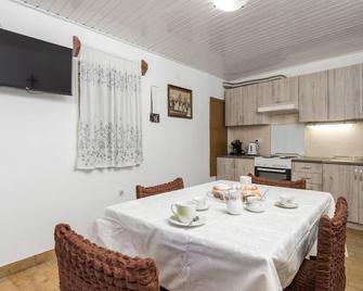 Amazing Home In Susak With Kitchen - Susak - Dining room