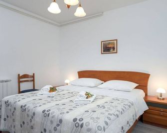 One Bedroom Apartment with Terrace and Sea View 4 - Vrboska - Bedroom