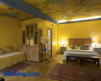 Hostal Blau - Forallac - Schlafzimmer